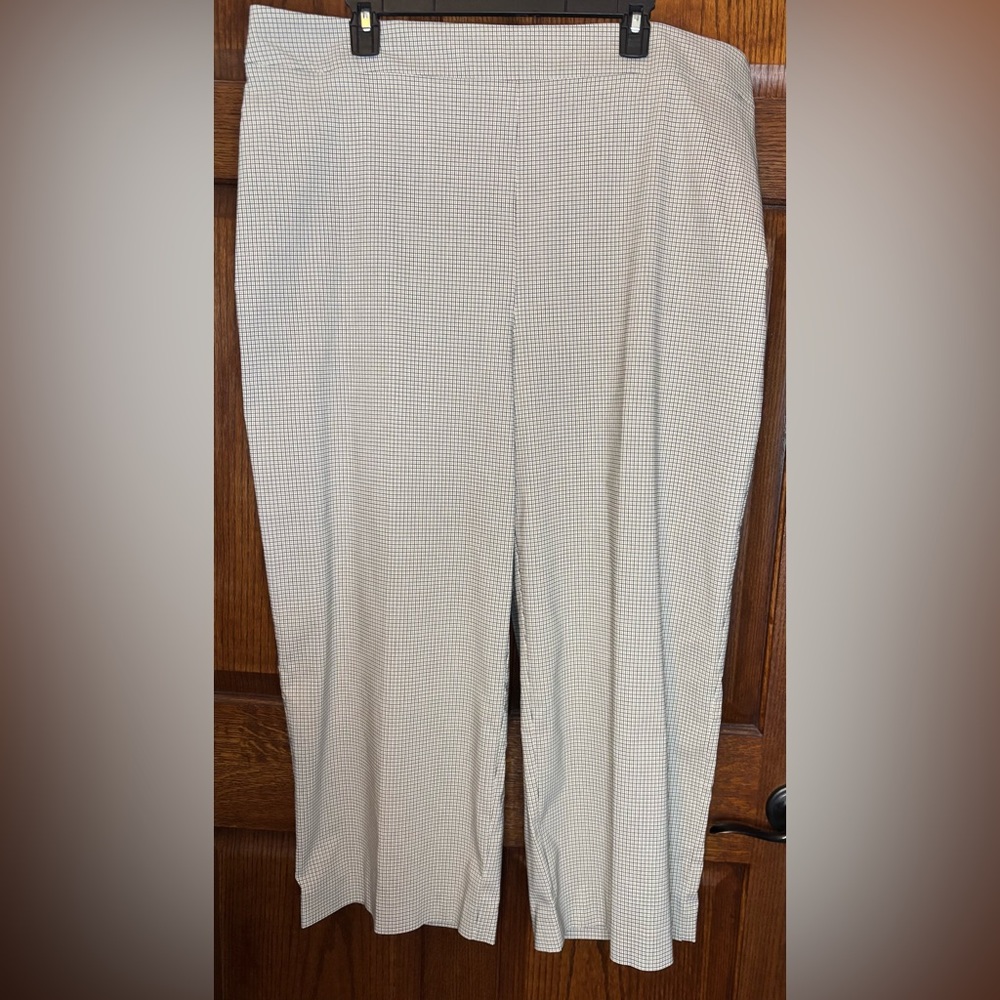 NWT Worthington Women’s 16W Black/Beige Plaid Wide Leg Cropped Flat Front Pants
